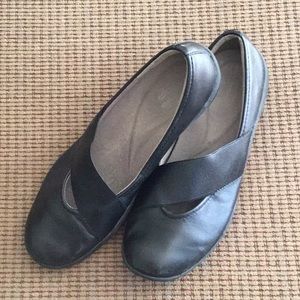 Clarks-Flats-Size-8-Womens-Black-Slip on